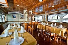 Aida Maria dining