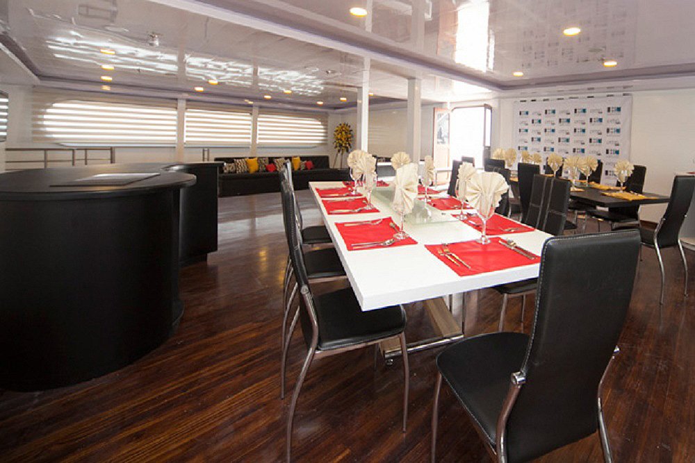 petrel dinner dining